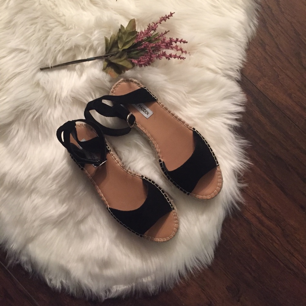 Steve Madden Open- toed flat platforms